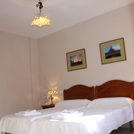 Hostal Carlos 2 Ла-Линеа-де-ла-Консепсьон Экстерьер фото
