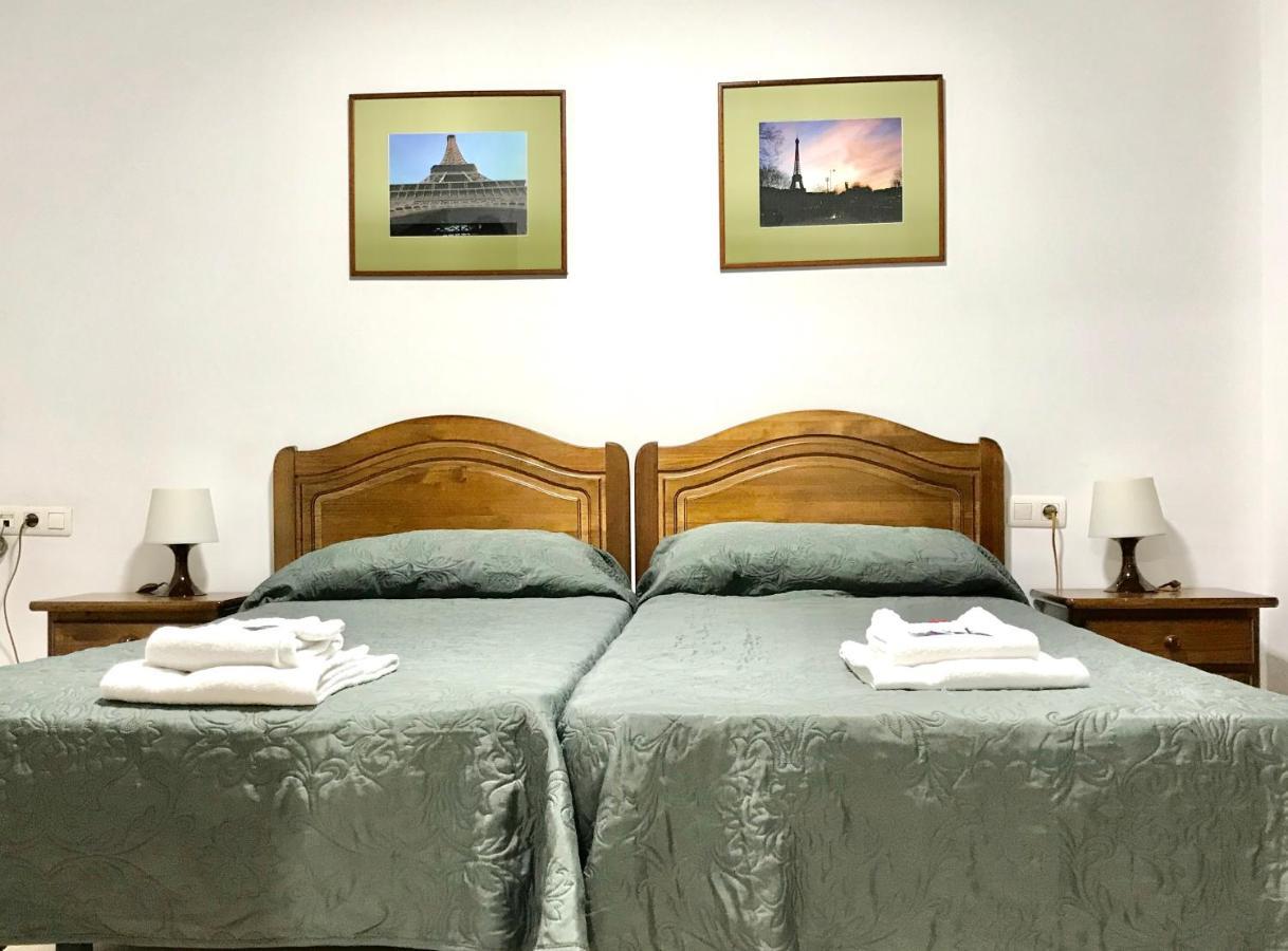 Hostal Carlos 2 Ла-Линеа-де-ла-Консепсьон Экстерьер фото