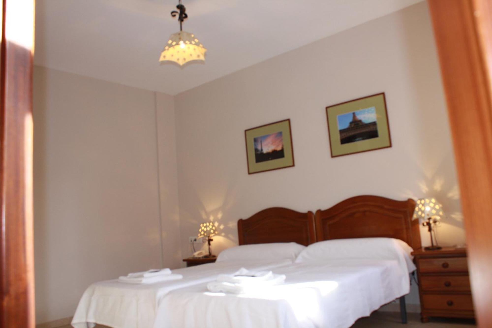 Hostal Carlos 2 Ла-Линеа-де-ла-Консепсьон Экстерьер фото