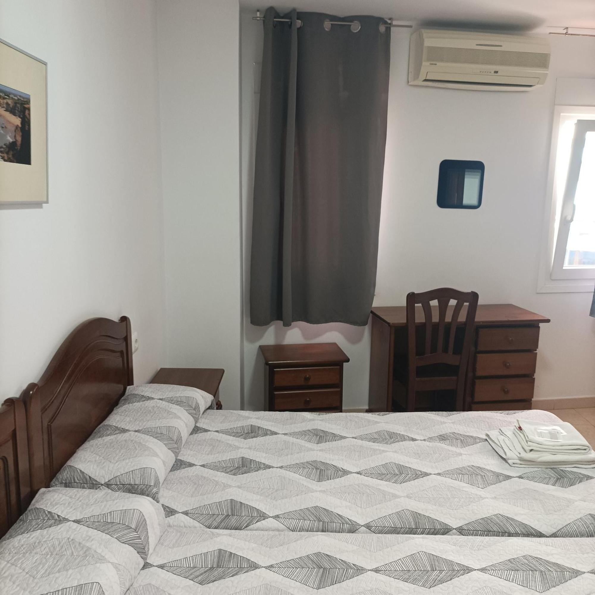 Hostal Carlos 2 Ла-Линеа-де-ла-Консепсьон Экстерьер фото