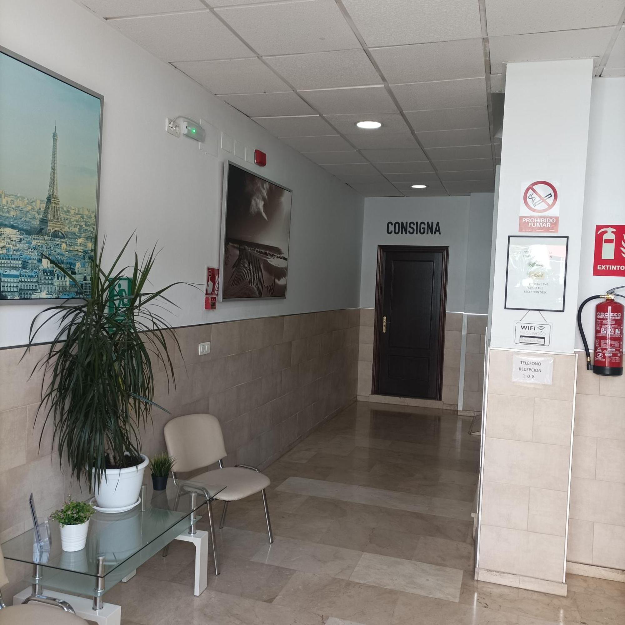 Hostal Carlos 2 Ла-Линеа-де-ла-Консепсьон Экстерьер фото
