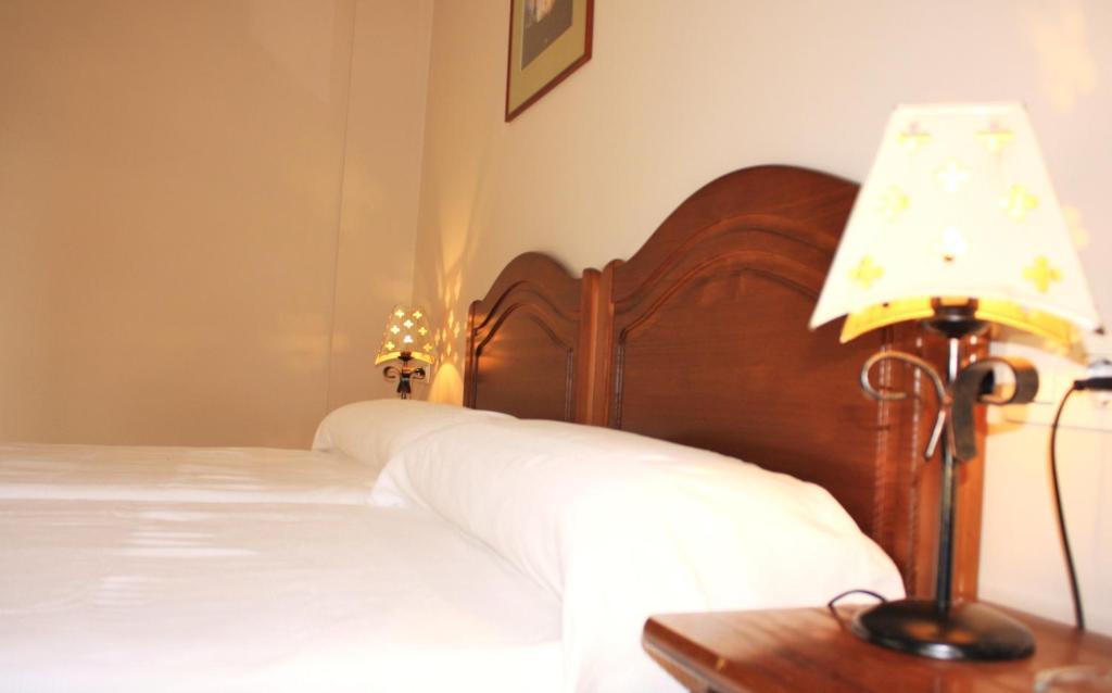 Hostal Carlos 2 Ла-Линеа-де-ла-Консепсьон Экстерьер фото