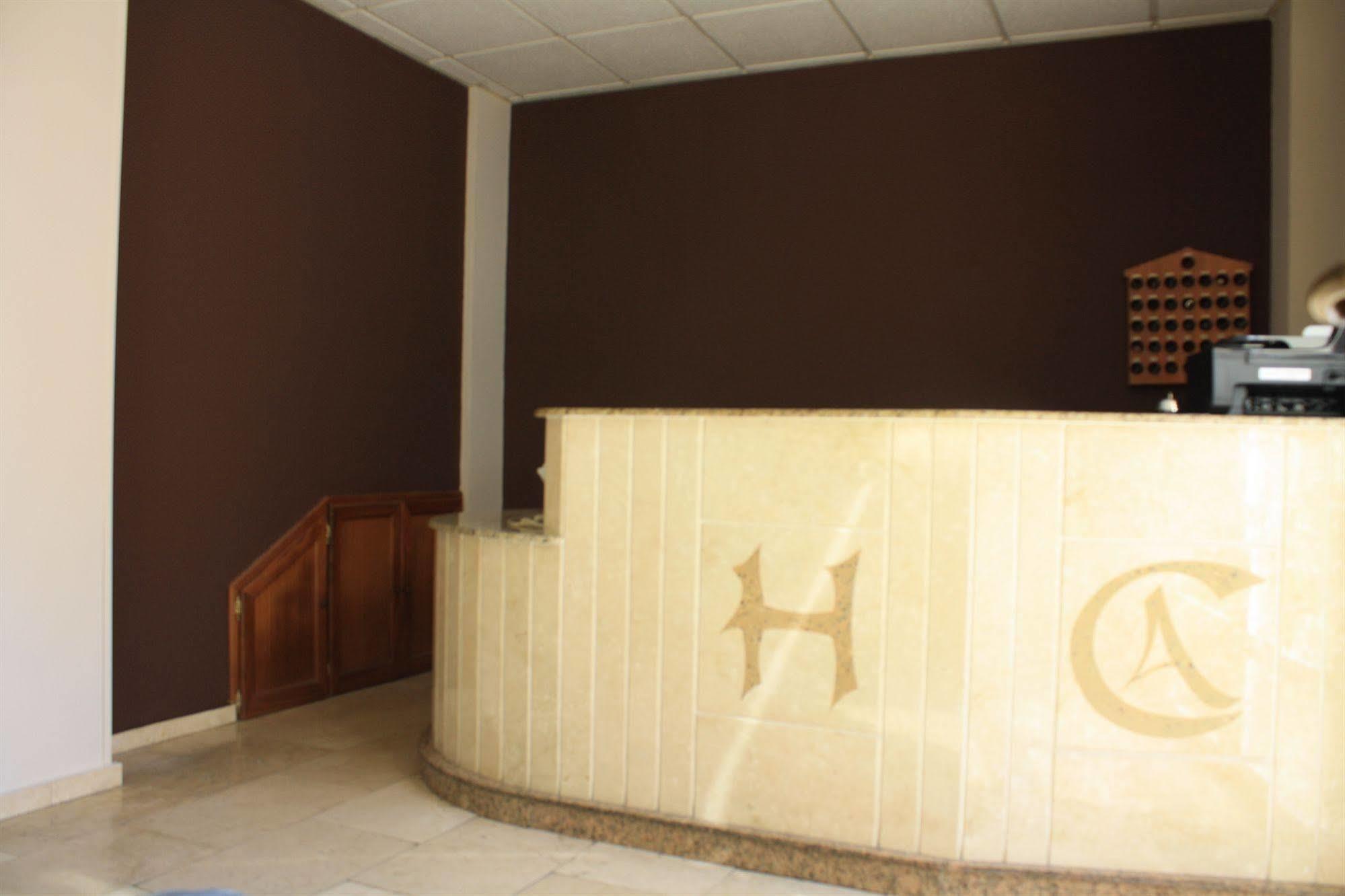 Hostal Carlos 2 Ла-Линеа-де-ла-Консепсьон Экстерьер фото
