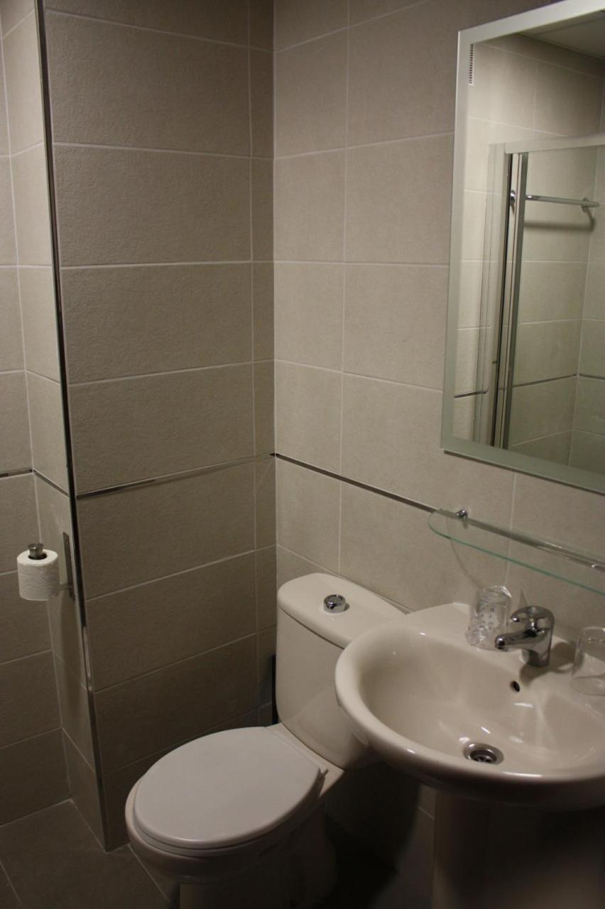 Hostal Carlos 2 Ла-Линеа-де-ла-Консепсьон Экстерьер фото