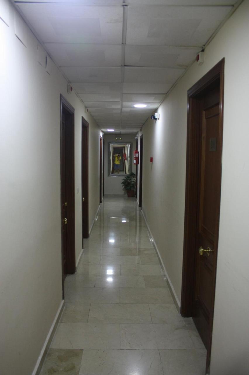 Hostal Carlos 2 Ла-Линеа-де-ла-Консепсьон Экстерьер фото